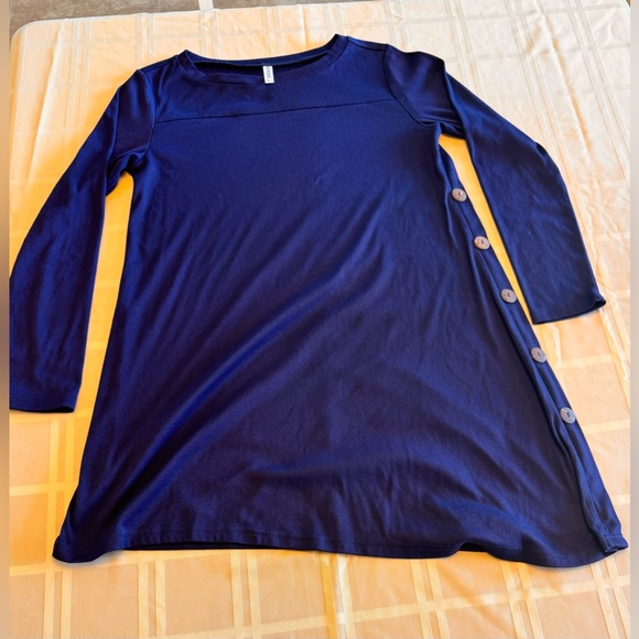 KORSIS Large Long Sleeve Dress with side Buttons. - Picture 2 of 12